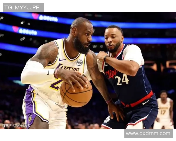 湖人对阵快船老詹在比赛中砍下多少分引发球迷热议 湖人对阵快船老詹在比赛中砍下多少分引发球迷热议